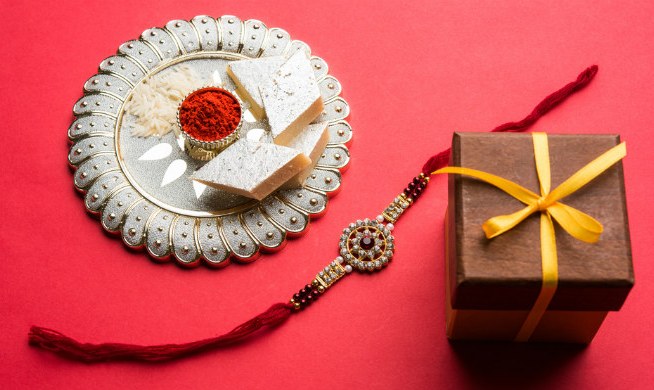 You are currently viewing Rakhi Gifts for Elder Sisters: Thoughtful Presents to Express Your Gratitude