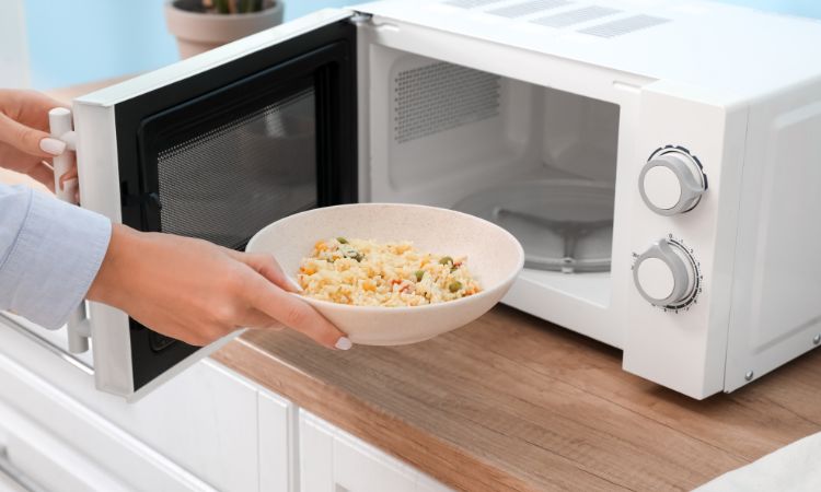 You are currently viewing Europe Microwave Oven Market Share and Size Forecast Report 2024-2032