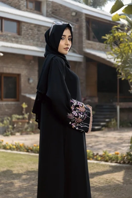 You are currently viewing The Evolution of Abaya Style: A Blend of Tradition and Modern Fashion