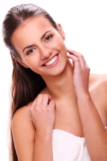 Read more about the article Understanding Whitening Creams: Benefits, Risks, and Alternatives