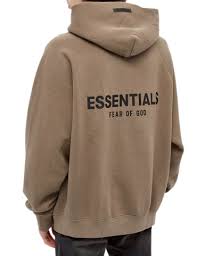 Read more about the article Everyday Elegance: The Essentials Hoodie Revolution