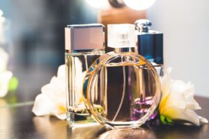 Read more about the article The Timeless Allure of Vintage Perfume: A Comprehensive Guide