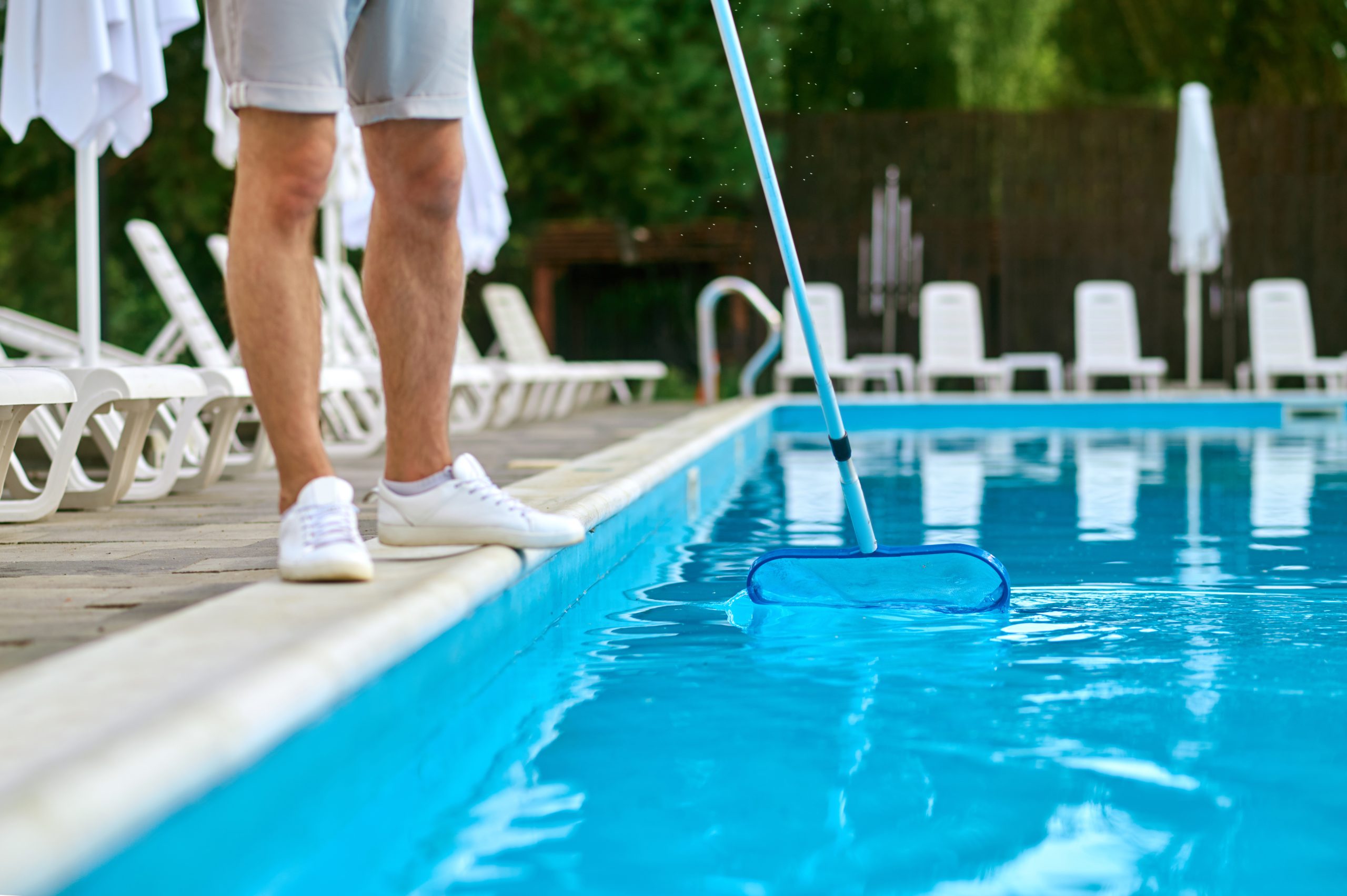 Read more about the article How can homeowners maintain pools efficiently?