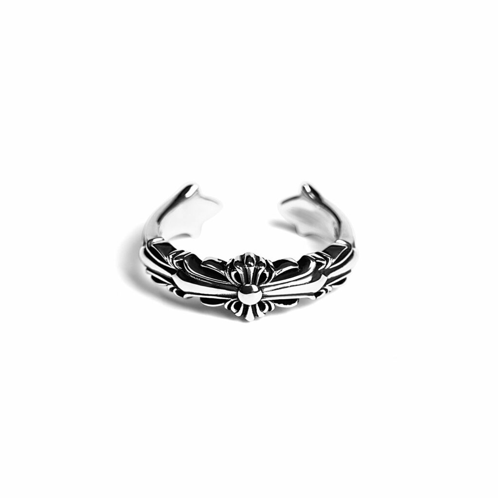 Read more about the article “The Allure of Chrome Hearts Rings: A Blend of Luxury and Edgy Design”