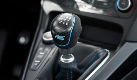 Read more about the article Aftermarket vs. OEM Holden Cruze Gear Stick Knob: What to Consider