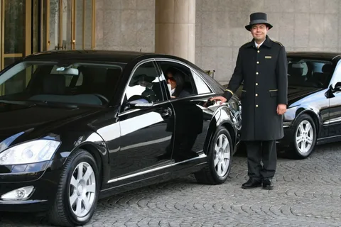 You are currently viewing Top Reasons to Choose Chauffeur Minibus Hire Melbourne