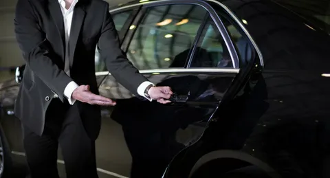 Read more about the article Choose Luxury Chauffeur Hire Brisbane Explained: A Guide