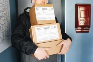 Read more about the article How to Handle Fragile Items When Sending Large Parcels