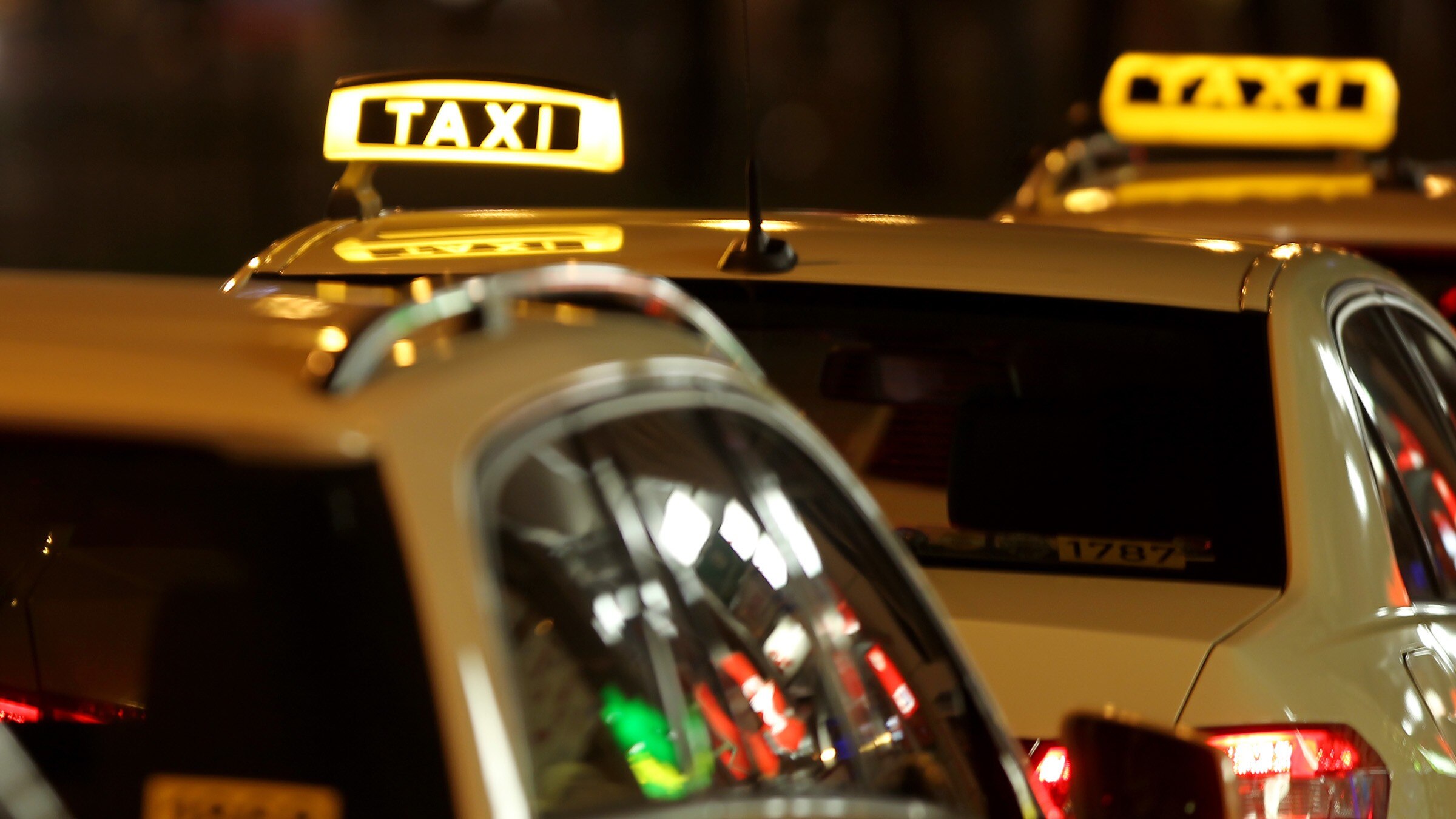 Read more about the article Why Manchester Airport Taxis Are the Most Reliable Option for Travelers