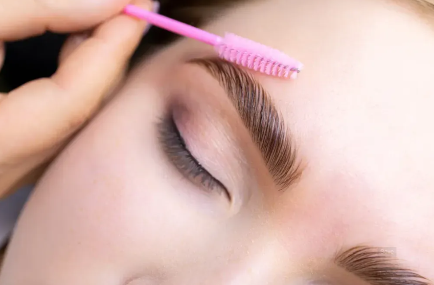 Read more about the article Hybrid Brows: Ihr Geheimnis für perfekt definierte Augenbrauen