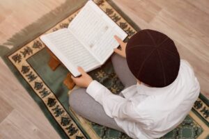 Read more about the article Achieve Your Goals: Full Online Quran Memorization Program for Adults