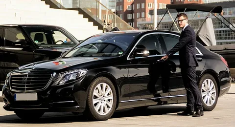 Read more about the article Chauffeur Cheltenham: How to Make Business Trip Seamless