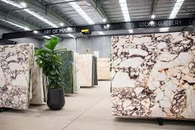 Read more about the article The Art of Marble: Top Designs with Natural Stone Splashbacks