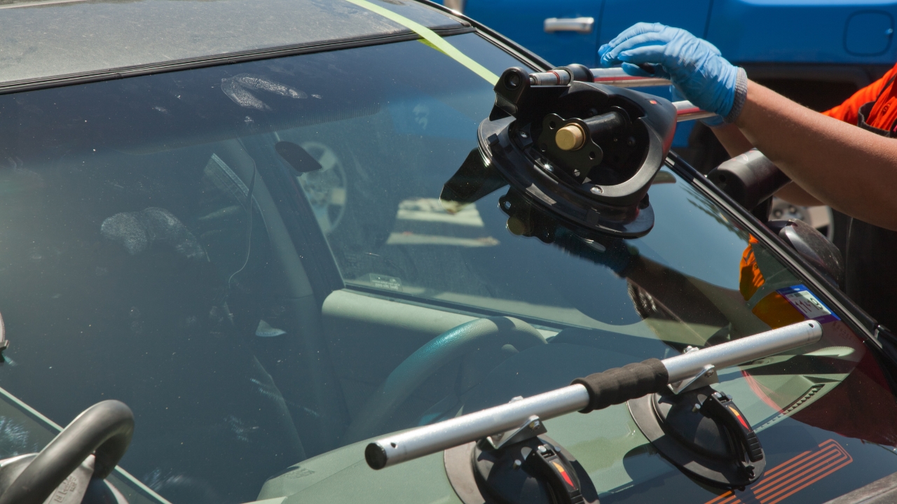 You are currently viewing How Calgary Windshield Repair Technicians Fix Cracks and Chips