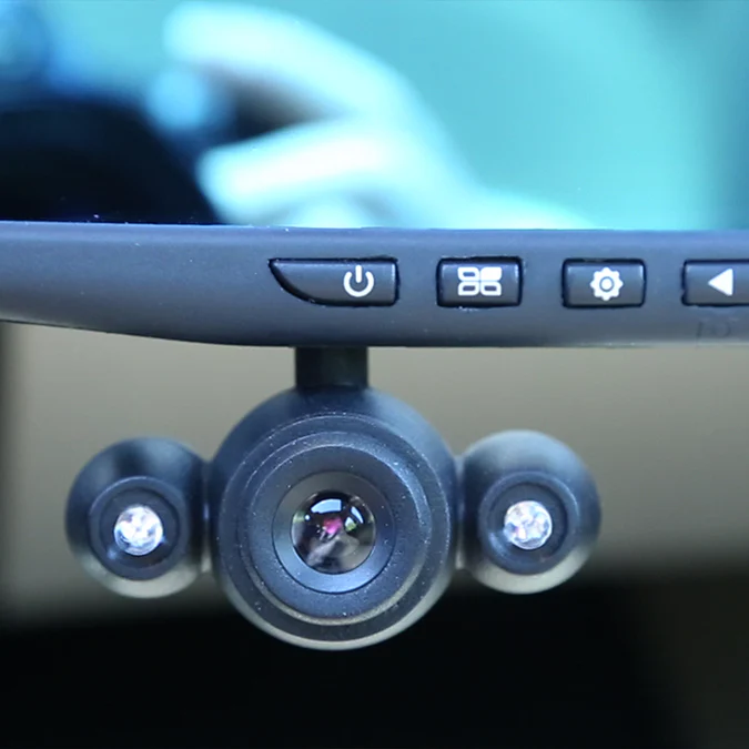 Read more about the article Mirror Cam vs. Rydeenmobile: The Pros and Cons of Each Rearview Camera