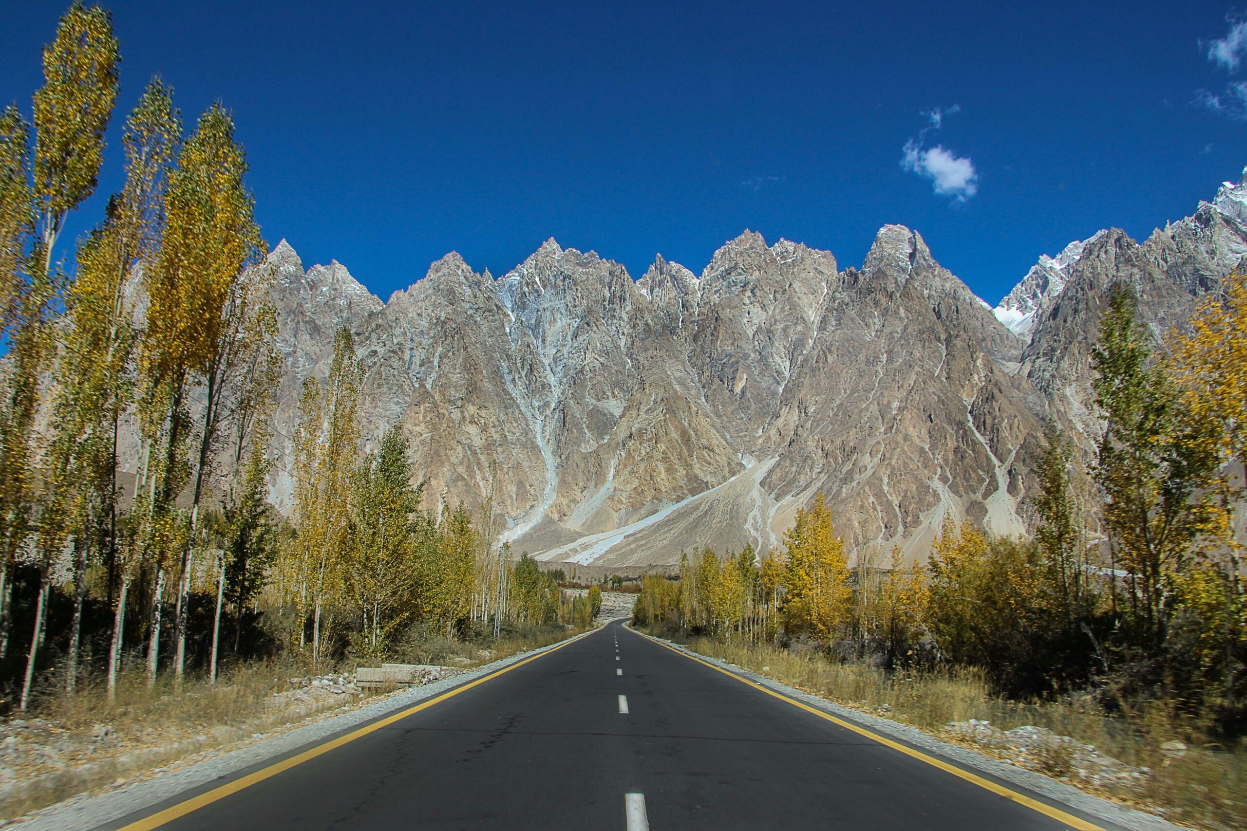 Read more about the article The Hidden Gems of Hunza Valley: Beyond the Tourist Trail