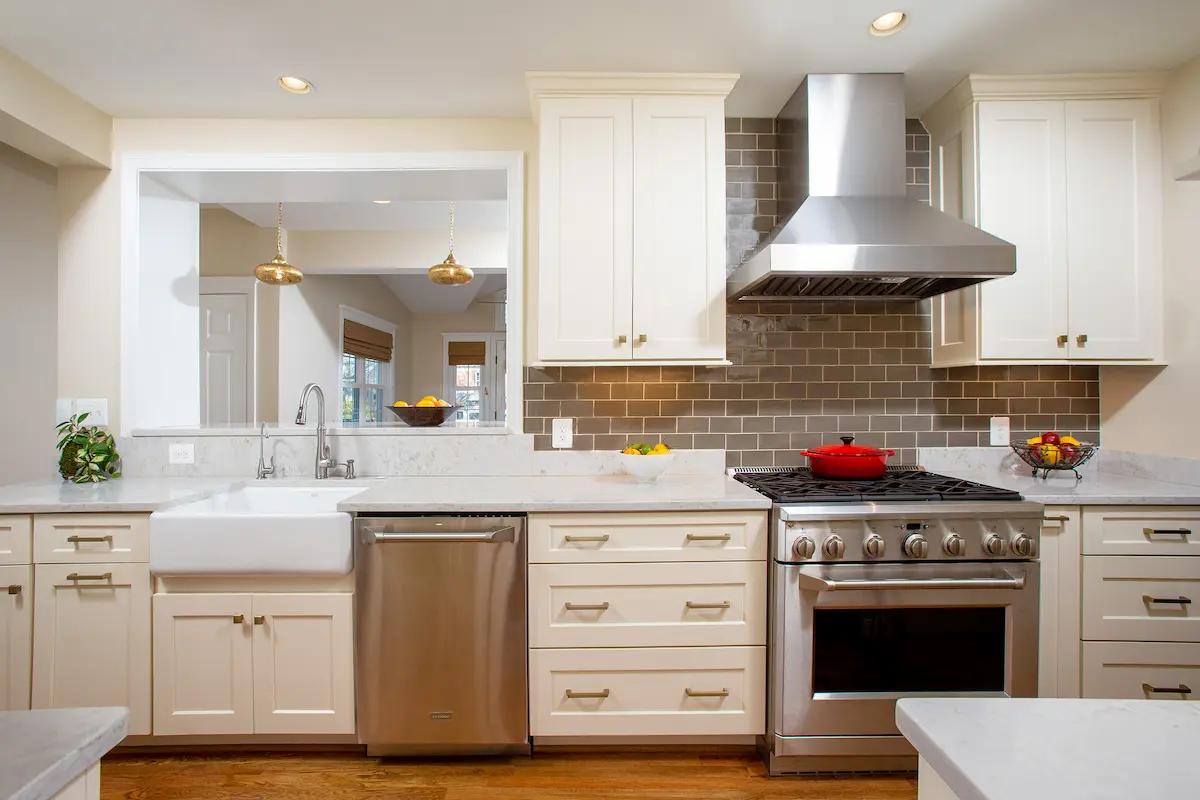 Read more about the article What Factors Influence the Cost of a Kitchen Remodel?