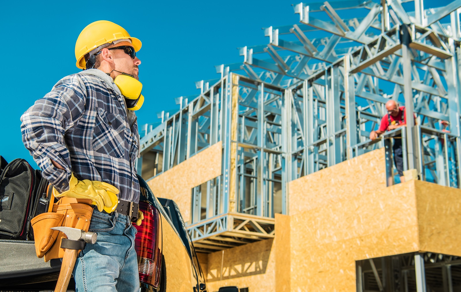 Read more about the article Construction Company vs. Independent Contractors: Which is Better?